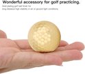 Een gouden golfbal met dimplepatroon in een hand. "Wonderful accessory for golf practicing."
