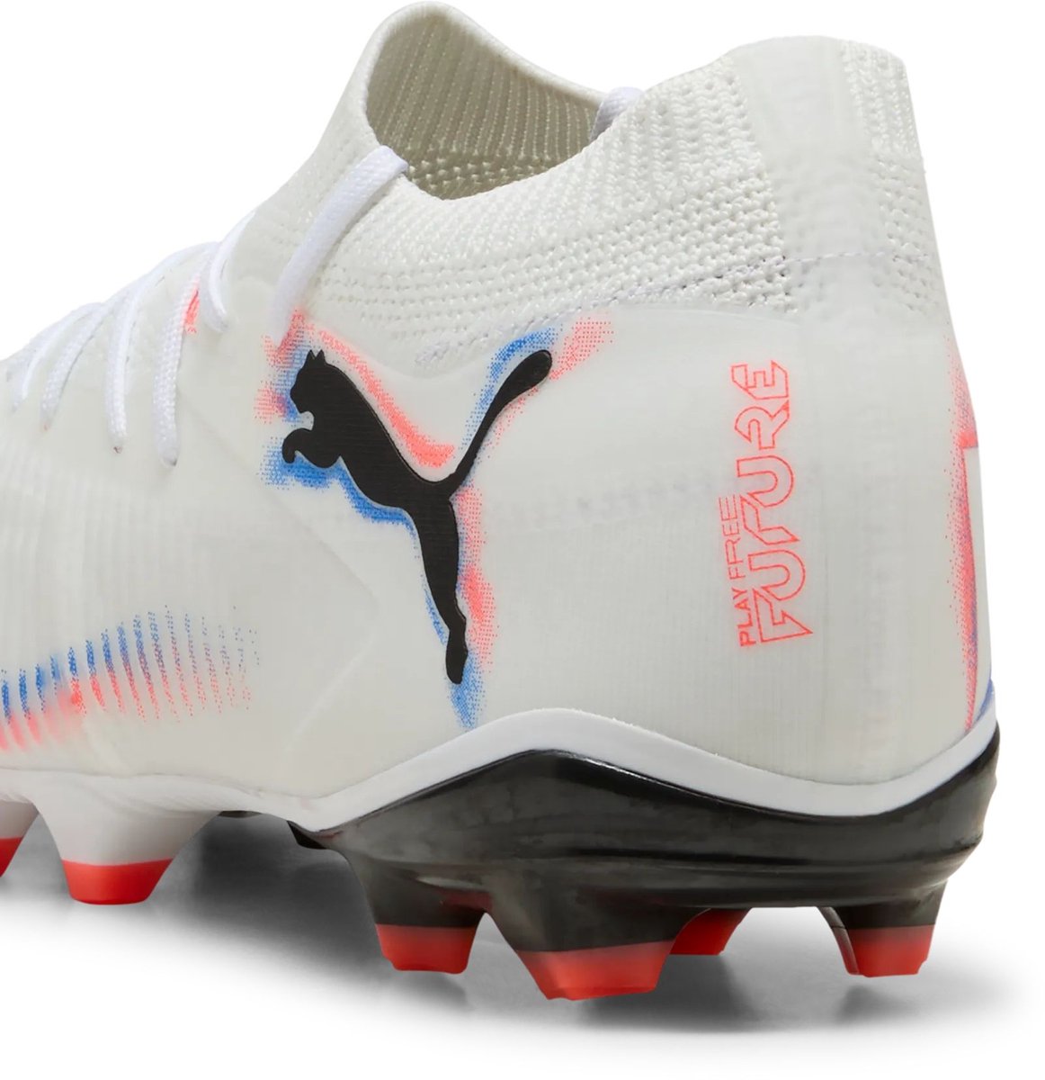 Puma Future 8 Match FG/AG voetbalschoenen in wit, zwart en rood, met synthetisch bovenwerk en stevige buitenzool.