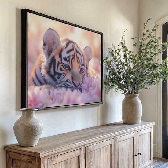 FineArtia - Rustende tijger in bloemenveld - Canvas Schilderij - 150 x 100 cm - Woonkamer Decoratie - Blauw;Rosegoud - Slaapkamer Schilderij - Wanddecoratie
