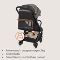 Grijze en zwarte Lionelo kinderwagen met ruime boodschappenmand (draagvermogen 3kg) en bekerhouder.