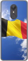 Coque Xiaomi Redmi 5 - Le drapeau de la België flotte dans le ciel - Coque de téléphone en Siliconen