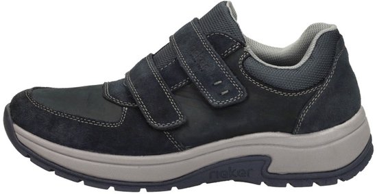 Zij-aanzicht van een blauwe suède sneaker met klittenbandsluitingen.