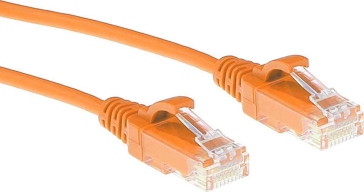 ACT Oranje 1,5 meter LSZH U/UTP CAT6 datacenter slimline patchkabel snagless met RJ45 connectoren DC9151