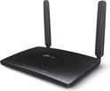 Zwarte TP-Link router met twee antennes en statuslampjes aan de voorkant.