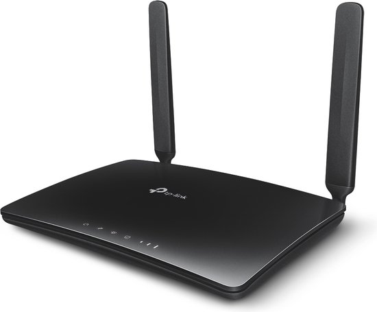 Zwarte TP-Link router met twee antennes en statuslampjes aan de voorkant.
