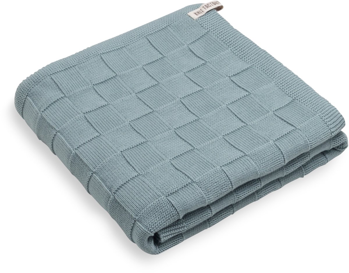Knit Factory Gebreide Badhanddoek Ivy - Handdoek - Strandhanddoek - Stone Green - Groen - 70x140 cm - Katoen