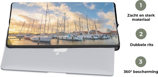 Laptophoes 14 inch - Zee - Zeilboot - Haven - Laptop sleeve - Binnenmaat 33x23 cm - Zwarte achterkant