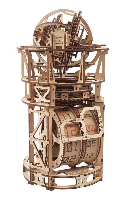 De Ugears Sky Watcher houten 3D-klokmodel met uur- en minutenwielen toont 12:05.