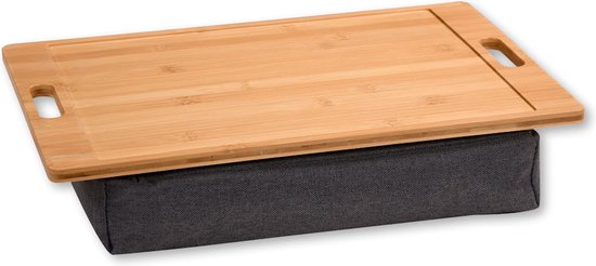 Plateau de lit en bois avec un coussin gris, avec des poignées des deux côtés.