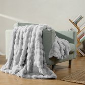 Couverture câline en fausse fourrure Homelevel - Douce, moelleuse et chaude - Fausse fourrure - Idéale sur le canapé ou au lit - 127 x 152 cm - Grijs