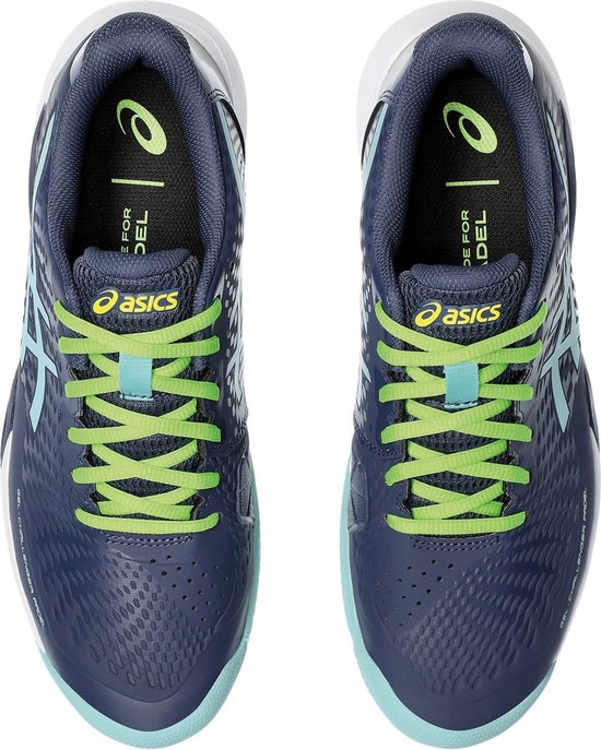 Bovenaanzicht van ASICS Gel-Challenger Padel schoenen met neon-groene veters en ASICS-branding op de tong.