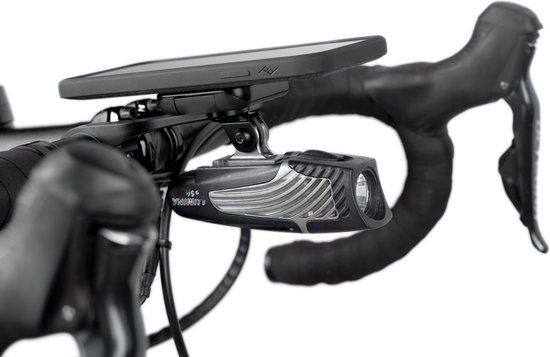 Zwarte fietsstuurhouder met telefoon en lamp aan racefietsstuur.
