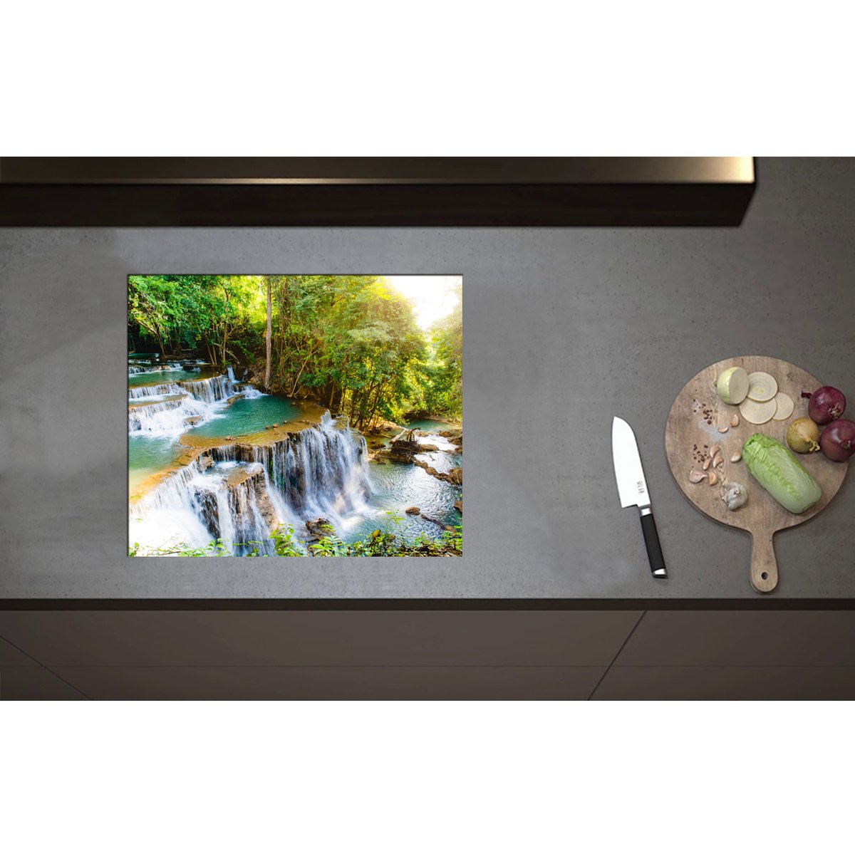Inductieplaat Beschermer - Bos vol met Watervallen en Groene Bomen - 59x50 cm - 2 mm Dik - Inductie Beschermer - Bescherming Inductiekookplaat - Kookplaat Beschermer van Zwart Vinyl