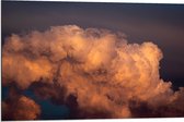 WallClassics - Dibond - Zachte Wolken door Donkere Lucht - 90x60 cm Foto op Aluminium (Met Ophangsysteem)