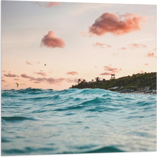 WallClassics - Vlag - wolkjes boven Zee op Vakantiebestemming - 80x80 cm Foto op Polyester Vlag