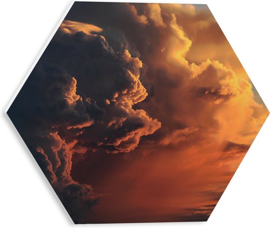 PVC Schuimplaat Hexagon - Naderende Donkere Wolken tijdens Zonsondergang - 30x26.1 cm Foto op Hexagon (Met Ophangsysteem)
