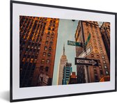 Fotolijst incl. Poster - Het Empire State Building tussen de hoge gebouwen in New York - 40x30 cm - Posterlijst