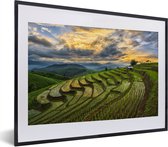 Fotolijst incl. Poster - Een prachtig wolkenveld boven de rijstvelden van Thailand - 40x30 cm - Posterlijst