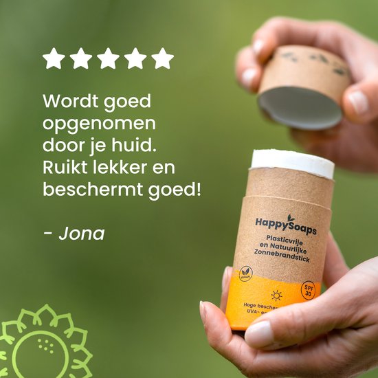 Handen houden HappySoaps plasticvrije zonnebrandstick met oranje opdruk, kartonnen verpakking geopend.