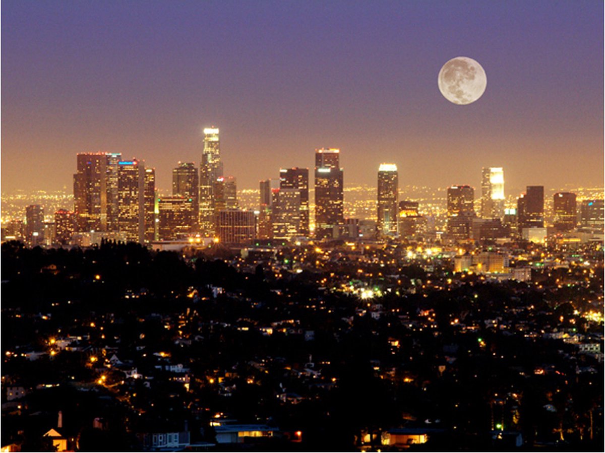 Fotobehang - De maan over de City of Angels.