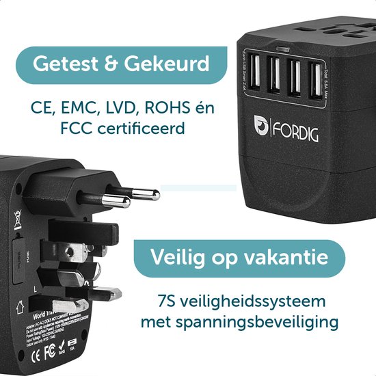 Zwarte ForDig wereldstekker en uitgeschoven stekker, met CE, EMC, LVD, ROHS en FCC certificering.