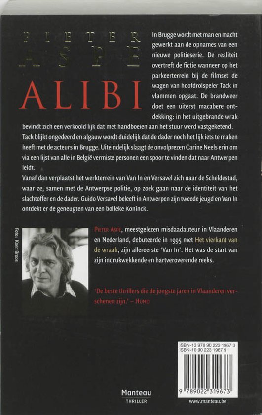 Achterkant boek: Foto van Pieter Aspe, tekst over Alibi en boekrecensies. ISBN: 9789022319673.