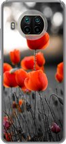 Geschikt voor Xiaomi Mi 10T Lite 5G hoesje - Rode Klaprozen tegen zwarte met witte achtergrond - Siliconen Telefoonhoesje