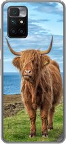 Geschikt voor Xiaomi Redmi 10 hoesje - Schotse Hooglander - Water - Horens - Siliconen Telefoonhoesje