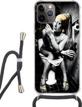 Hoesje met koord Geschikt voor iPhone 12 Pro - Marmer printlook - Meisje met de parel - Sigaretten - Toilet - Goud - Kunst - Oude meesters - Siliconen - Crossbody - Backcover met Koord - Telefoonhoesje met koord - Hoesje met touw