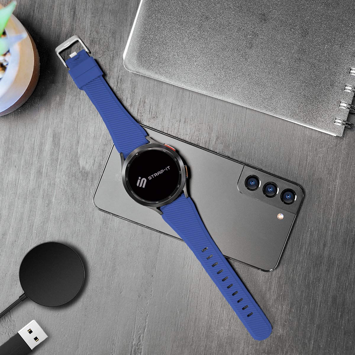 Blauw Siliconen Bandje voor bepaalde 22mm smartwatches van verschillende bekende merken (zie lijst met compatibele modellen in producttekst) - Maat: zie foto - 22 mm blue rubber smartwatch strap