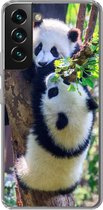 Geschikt voor Samsung Galaxy S22 hoesje - Panda's - Boom - Natuur - Siliconen Telefoonhoesje