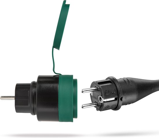 Een groene en zwarte slimme stekker wordt verbonden met een zwarte stekker met stekker. De klepjes zijn open.