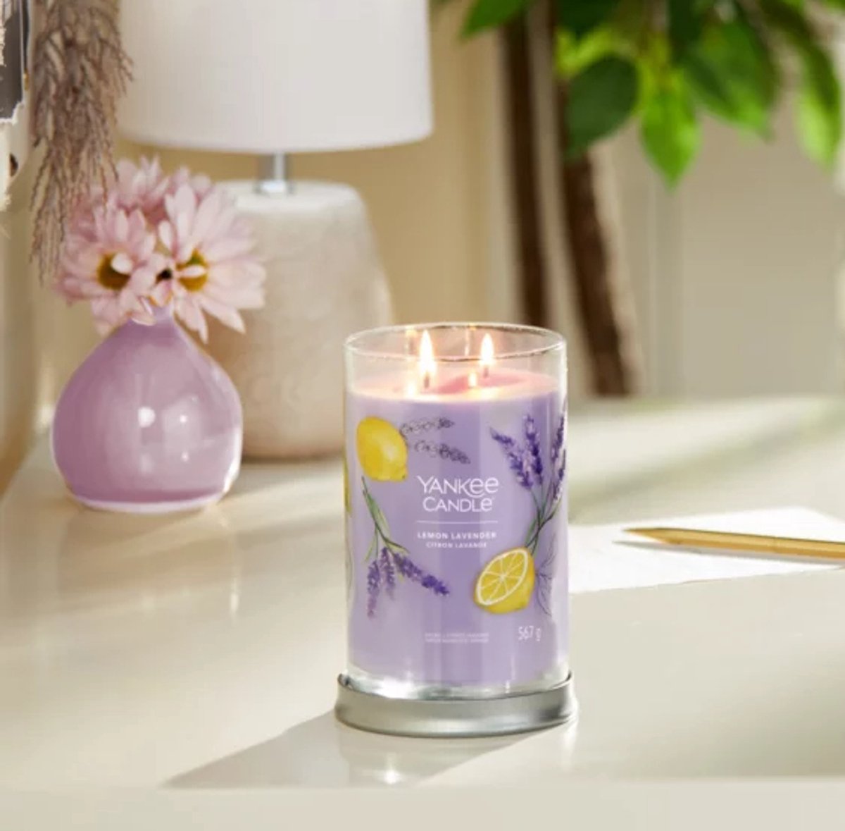 Yankee Candle Lemon Lavender Large Tumbler Geurkaars - 100 branduren - twee lonten Paars
