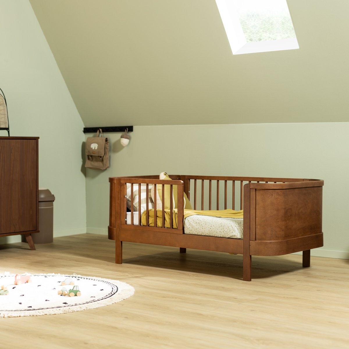 Europe Baby Heya Peuterbed - 70x141 cm - Walnoot