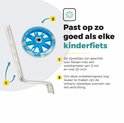 Blauw zijwiel met LED-verlichting en zilveren steun voor kinderfietsen.