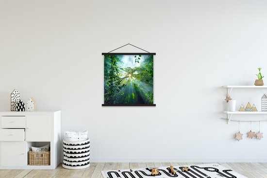 Posterhanger incl. Poster 60x60 cm - Schoolplaat - De zon schijnend door de bossen van een regenwoud in Maleisië - Textielposter - Zwarte latten