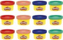 Twaalf gele potjes Play-Doh met rode, lichtroze, blauwe en groene deksels.