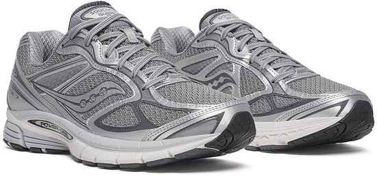 Grijze Saucony Guide 7 dames sneakers met mesh, zilverkleurige accenten en 'Power Grid' logo.