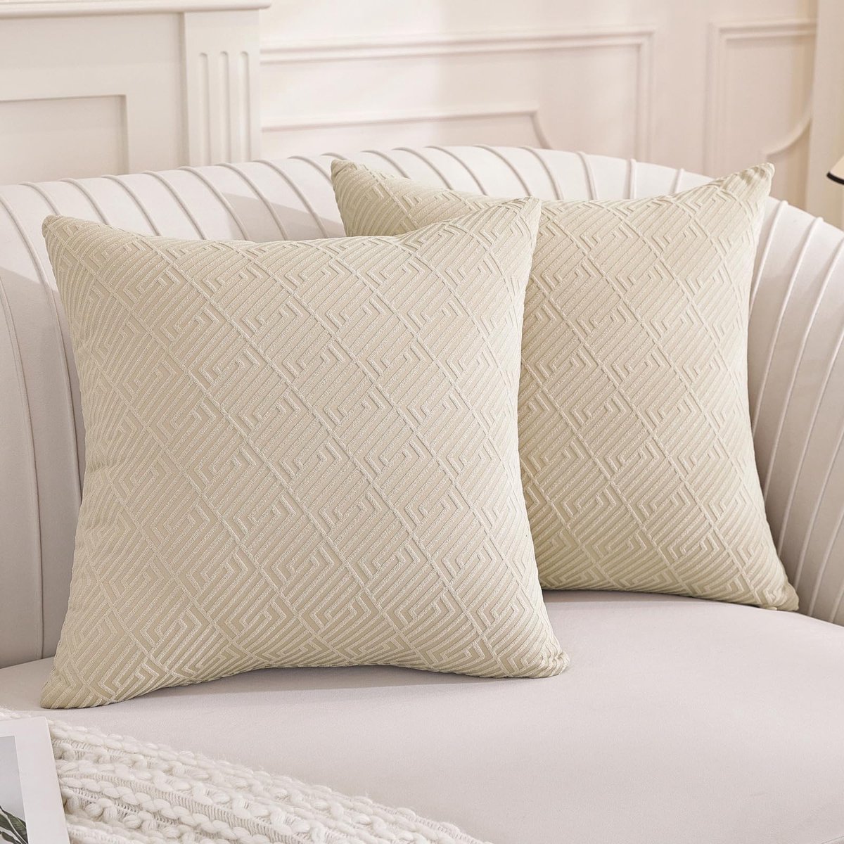 Unyqoos Set van twee decoratieve kussenhoezen met geometrisch design in lichtbeige tint Wit