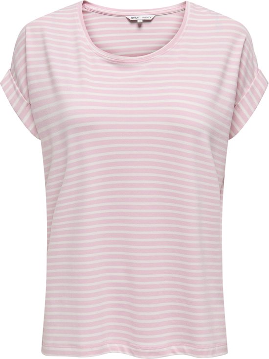 Lichtroze t-shirt met witte strepen en omgeslagen korte mouwen.