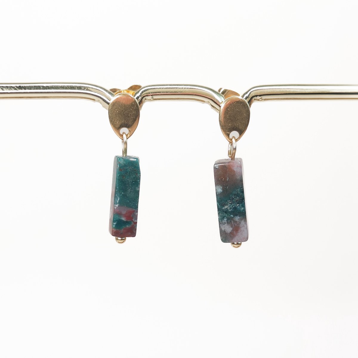 Ava & Imber | Blok Oorbellen Mos Agaat Goud | Donkergroene Edelsteen Oorbellen | 18k PVD Gecoat Stainless Steel | India Agaat Mos Agaat | Geleverd in Cadeaudoosje