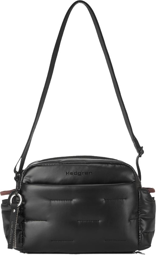 Zwarte Hedgren schoudertas met gewatteerd design, zwarte band en zijvakken.