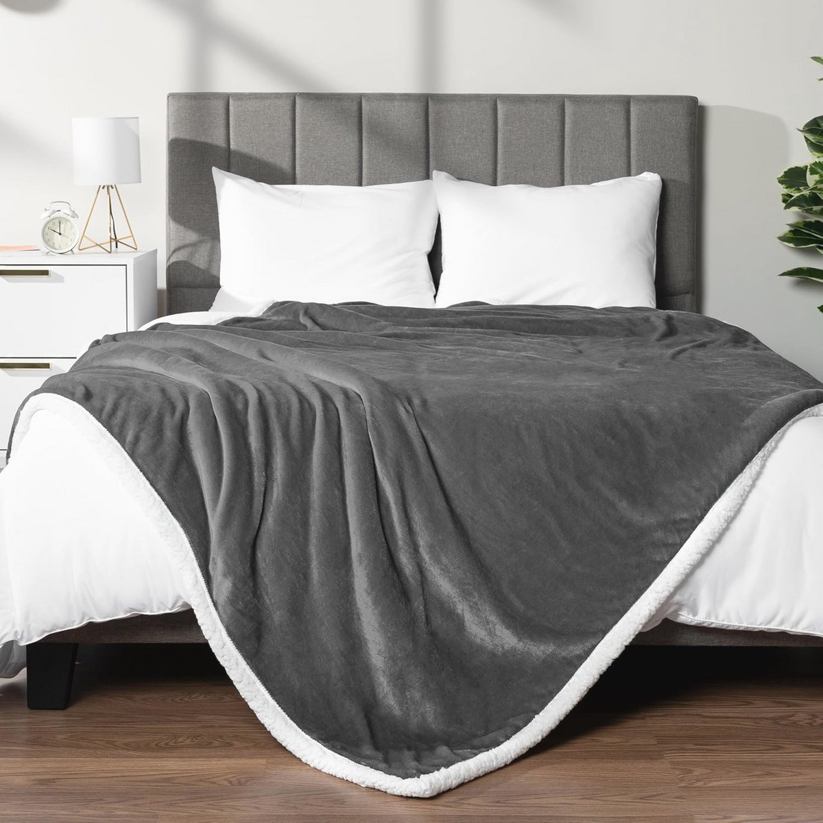 Pluche Sherpa Fleece Deken Koning Grootte - Donkergrijs, Zacht en Warm, Reversible Microfiber Fluffy Deken 90 x 90
