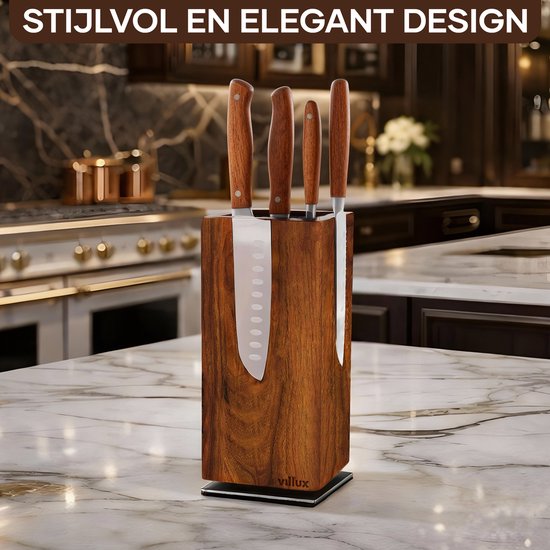 Stijlvol en elegant houten messenblok met vier messen, met houten handvatten, op een marmeren aanrecht.