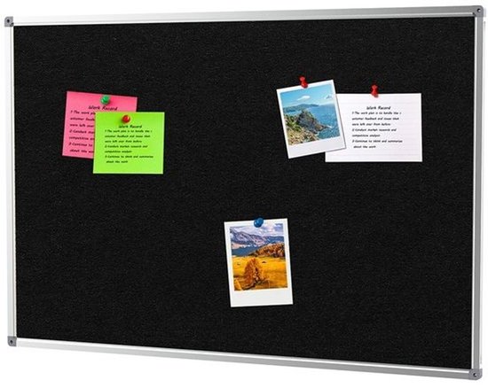 Zwart vilten prikbord met aluminium frame, versierd met notities en foto's.
