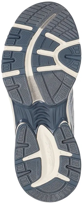 Onderkant van een Skechers sneaker in het zilver met een grijs en crèmekleurig loopvlak.