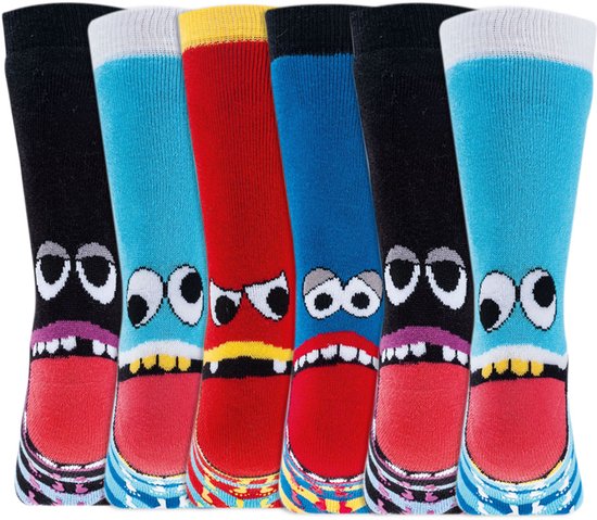 Zes paar kindersokken met monstergezichten in zwart, lichtblauw, rood en blauw. De sokken hebben witte boorden en een antislipzool met strepen.