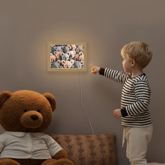 Nachtlampje 20x15 cm - Kinder lampje - Koala - Dieren - Patronen - Grijs - Bruin - Kinderen - Tafellamp kinderkamer - Slaapkamer lamp - Bedlamp kinderen - Kinderlampje stopcontact - Wandlamp babykamer - Nachtlampjes van OnlyWow — afbeelding 5