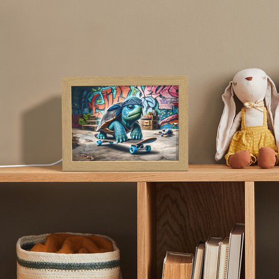 Nachtlampje 20x15 cm - Kinder lampje - Schildpad - Graffiti - Skateboard - Jongens - Tafellamp kinderkamer - Slaapkamer lamp - Bedlamp kinderen - Kinderlampje stopcontact - Wandlamp babykamer - Nachtlampjes van Merkloos — afbeelding 3