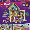 Doos van LEGO Friends met strandhuis, minipoppen, zeehonden en bootjes.